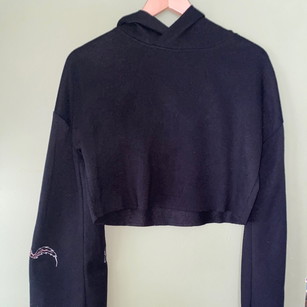 Crop hoodie flared sleeve with embroidery